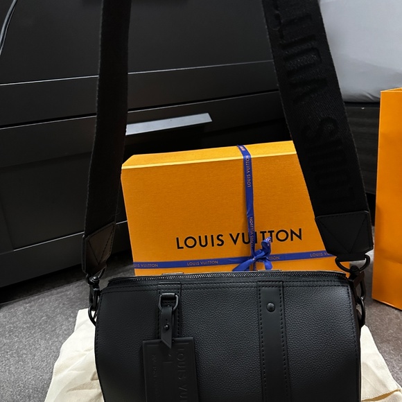Louis Vuitton City Keepall Unisex Bag - Picture 3 of 9